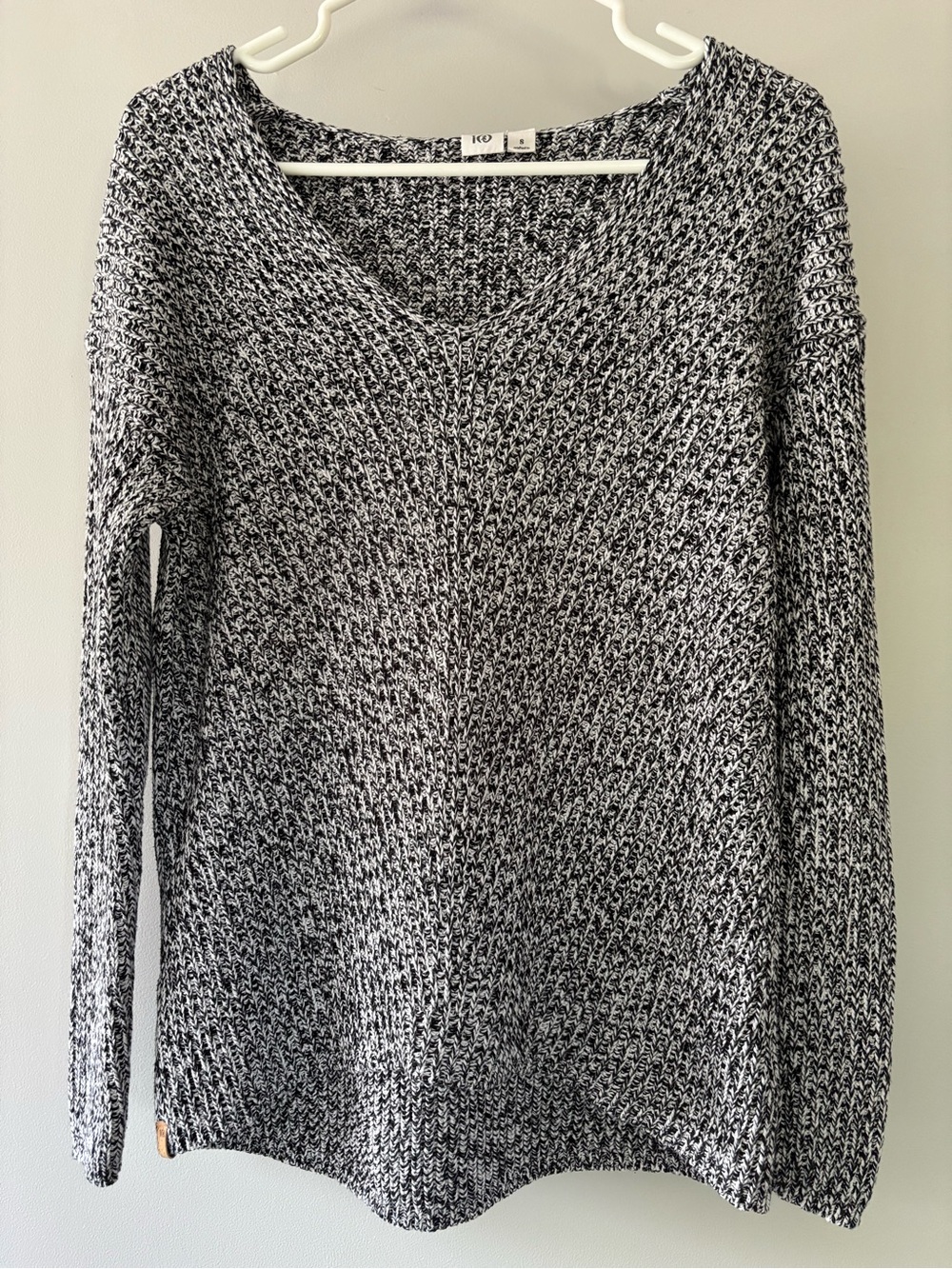 Ten Tree Cozy Black & White V-Neck Sweater